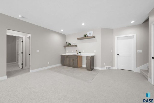 6604 E Hawker Cir Circle, Sioux Falls, SD 57110