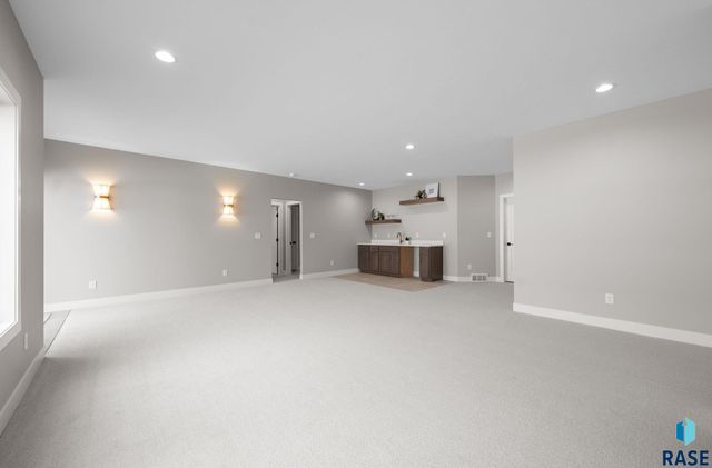 6604 E Hawker Cir Circle, Sioux Falls, SD 57110