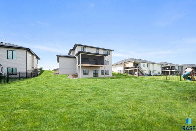 6604 E Hawker Cir Circle, Sioux Falls, SD 57110