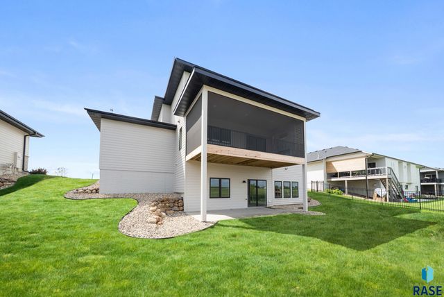 6604 E Hawker Cir Circle, Sioux Falls, SD 57110