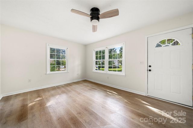 314 S Holland Street, Dallas, NC 28034