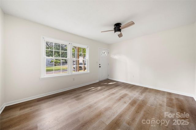 314 S Holland Street, Dallas, NC 28034
