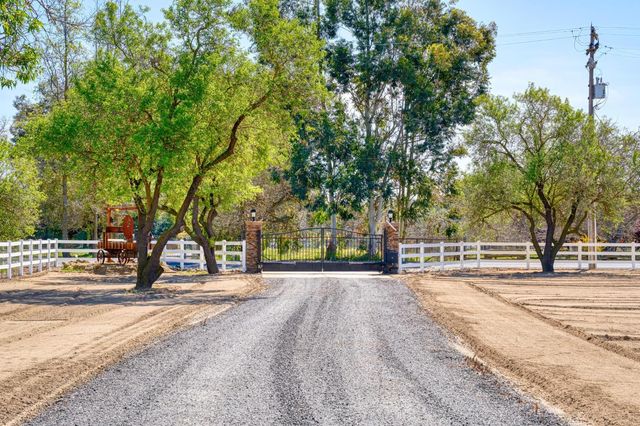 15303 Orange Blossom Rd, Oakdale, CA 95361