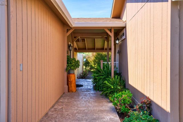 15303 Orange Blossom Rd, Oakdale, CA 95361