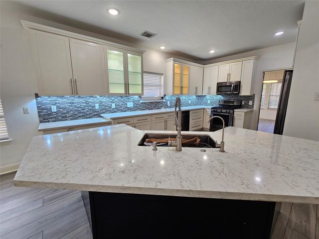 3709 Pinehurst Drive, Pearland, TX 77581