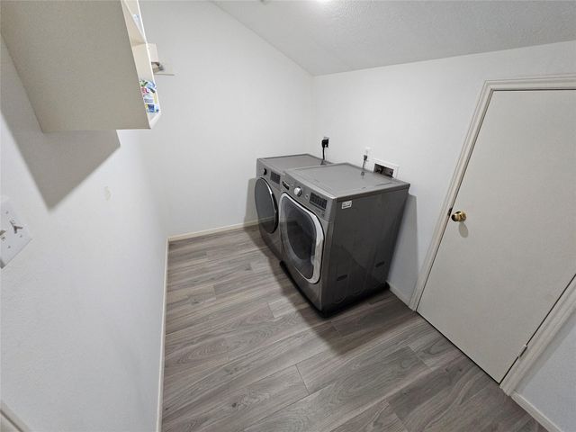 3709 Pinehurst Drive, Pearland, TX 77581