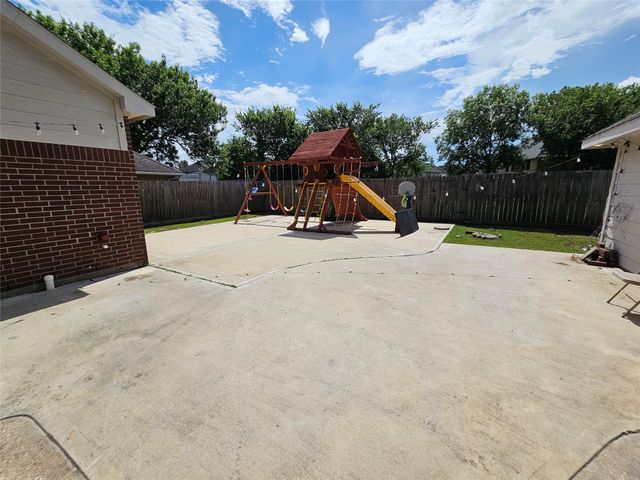 3709 Pinehurst Drive, Pearland, TX 77581