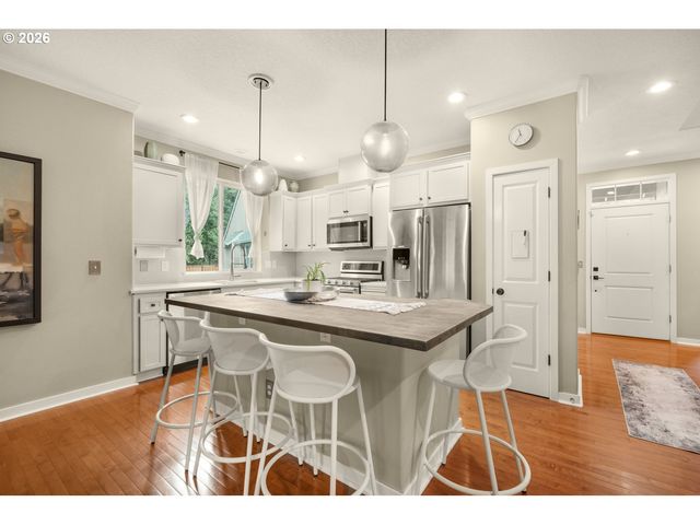 17483 Se RESERVE Loop, Milwaukie, OR 97267