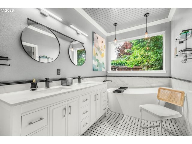17483 Se RESERVE Loop, Milwaukie, OR 97267
