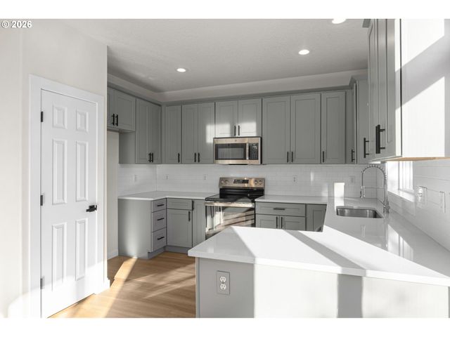 542 Sw SUTHERLAND Way, Beaverton, OR 97006