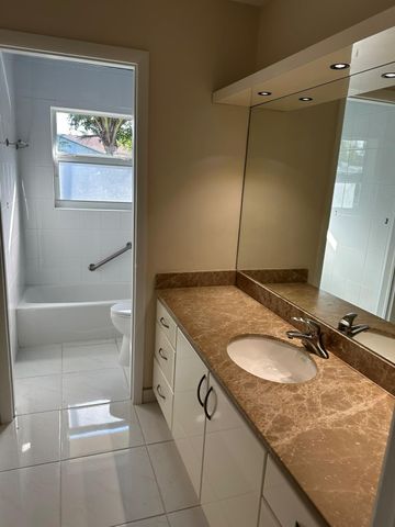 417 SE 4th St, Dania Beach, FL 33004