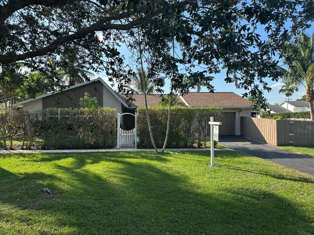 417 SE 4th St, Dania Beach, FL 33004