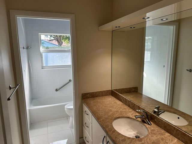 417 SE 4th St, Dania Beach, FL 33004