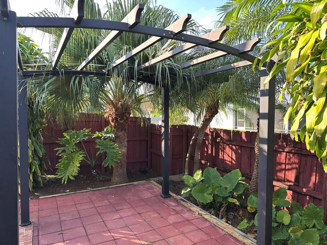 417 SE 4th St, Dania Beach, FL 33004