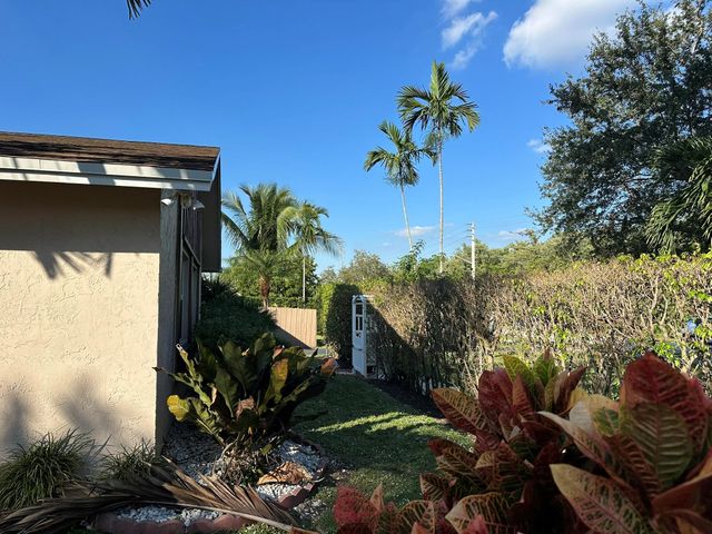 417 SE 4th St, Dania Beach, FL 33004