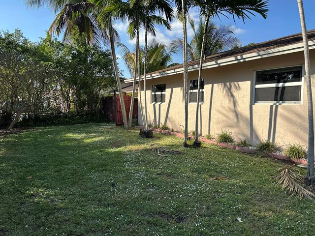 417 SE 4th St, Dania Beach, FL 33004