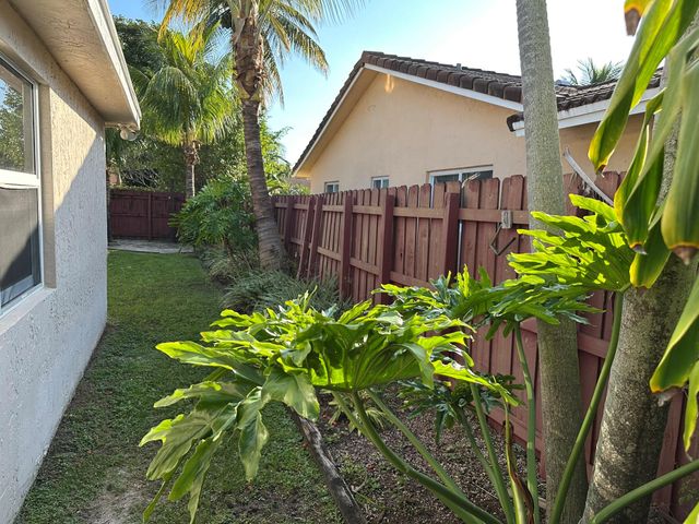 417 SE 4th St, Dania Beach, FL 33004