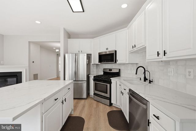 2335 HUNTINGTON STATION CT, Alexandria, VA 22303