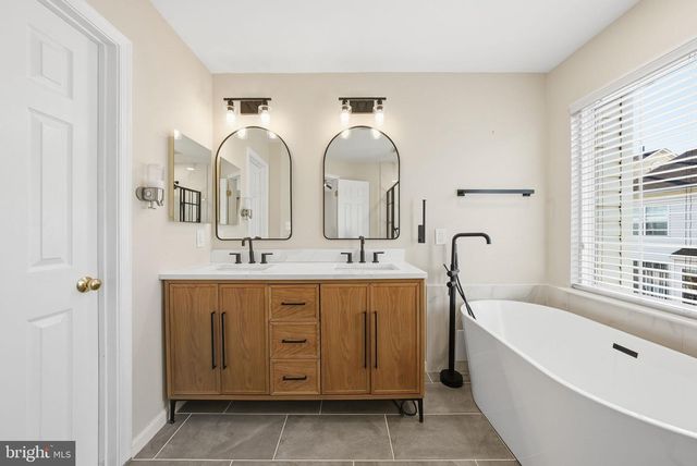 2335 HUNTINGTON STATION CT, Alexandria, VA 22303