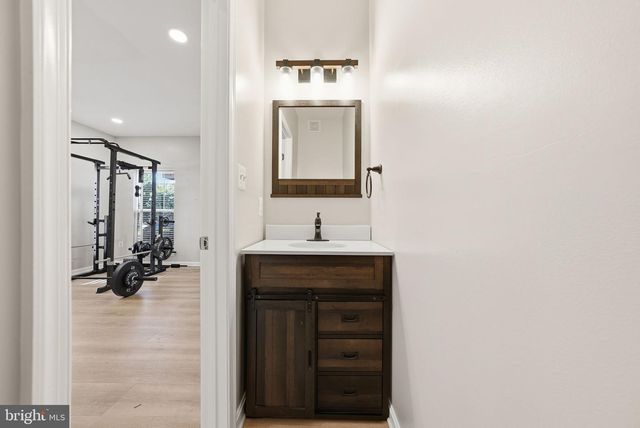 2335 HUNTINGTON STATION CT, Alexandria, VA 22303