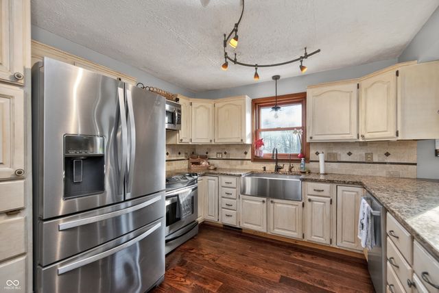 2225 W County Road 300 S, Danville, IN 46122