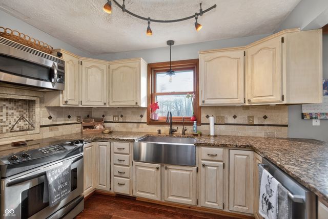 2225 W County Road 300 S, Danville, IN 46122