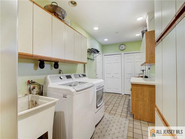 8 Willis Court, East Brunswick, NJ 08816