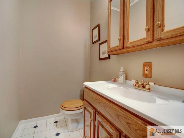 8 Willis Court, East Brunswick, NJ 08816