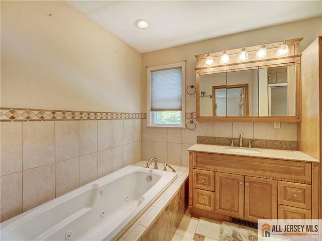 8 Willis Court, East Brunswick, NJ 08816