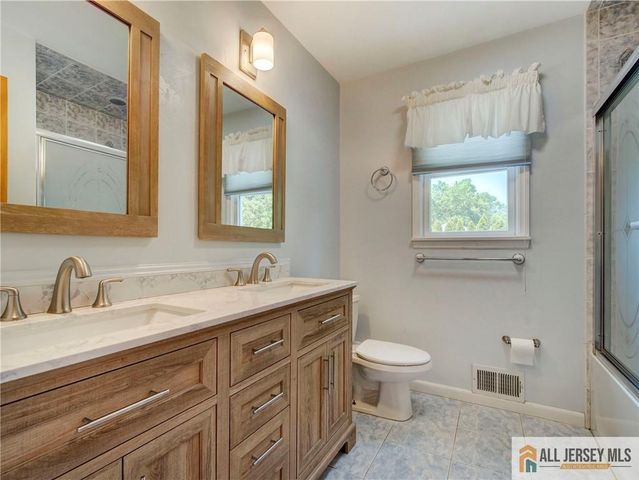 8 Willis Court, East Brunswick, NJ 08816