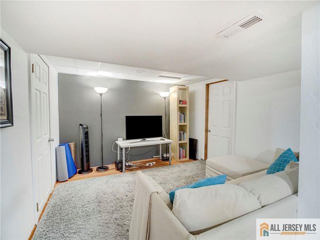 8 Willis Court, East Brunswick, NJ 08816