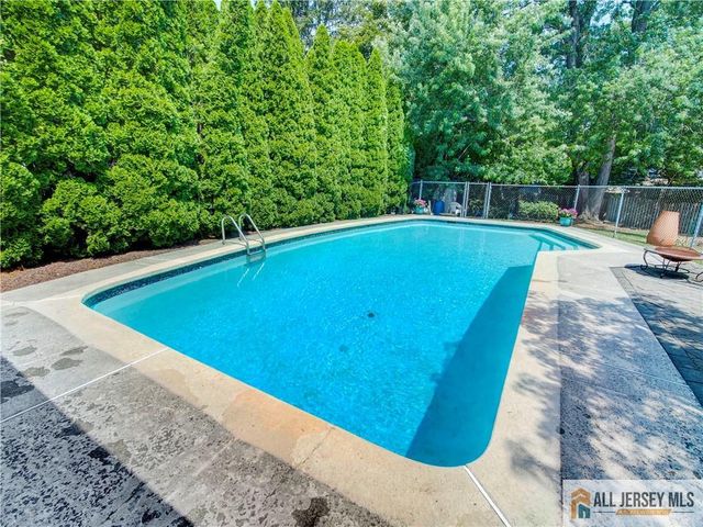 8 Willis Court, East Brunswick, NJ 08816