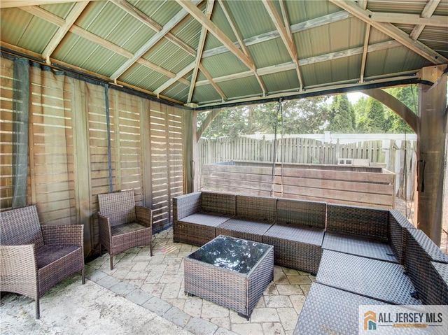 8 Willis Court, East Brunswick, NJ 08816