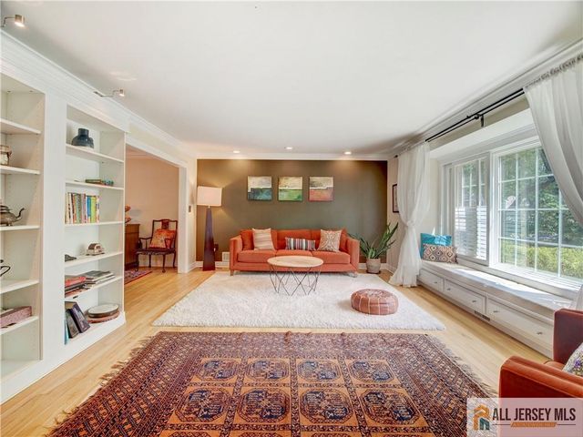 8 Willis Court, East Brunswick, NJ 08816