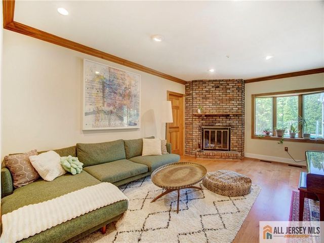 8 Willis Court, East Brunswick, NJ 08816