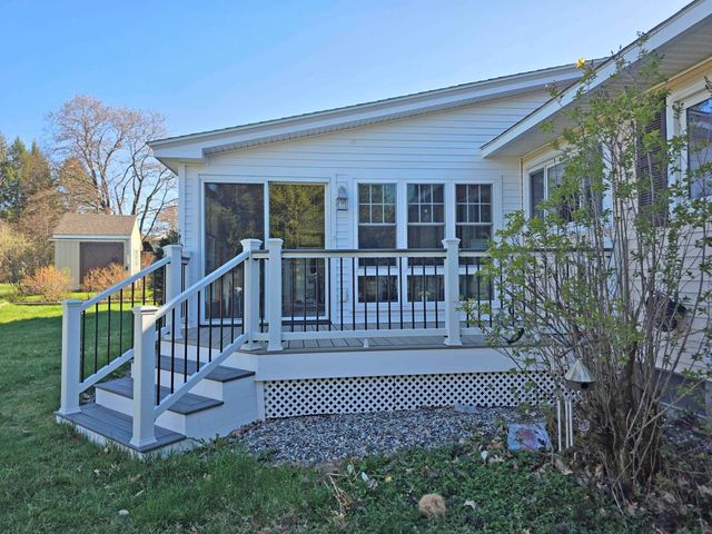 171 Green Meadow, Brattleboro, VT 05301