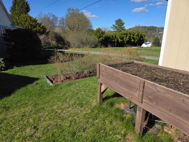 171 Green Meadow, Brattleboro, VT 05301