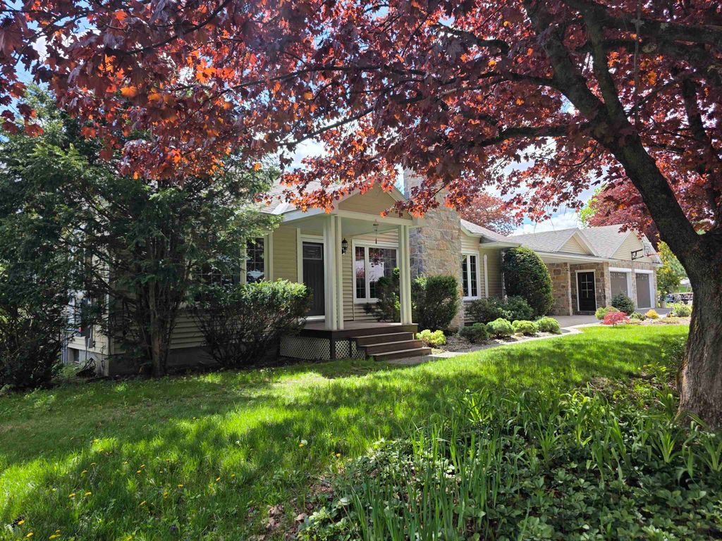 171 Green Meadow, Brattleboro, VT 05301