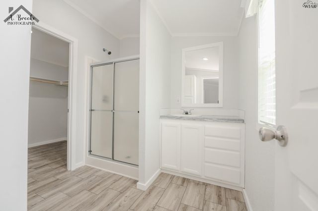 106 S PACIFIC AVENUE, Iowa Park, TX 76367