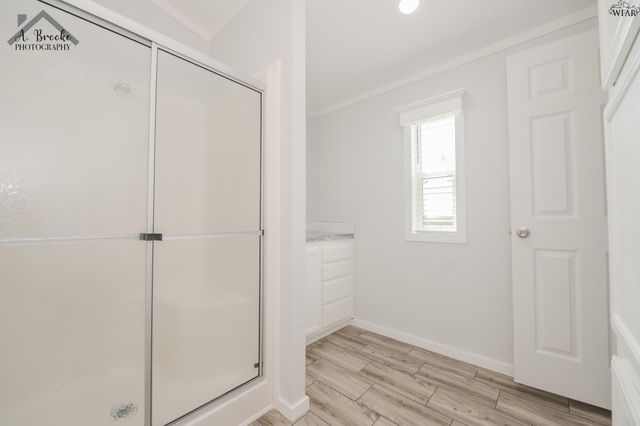 106 S PACIFIC AVENUE, Iowa Park, TX 76367