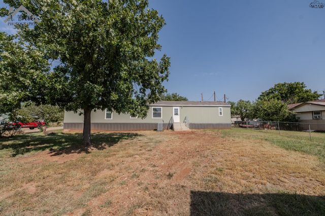 106 S PACIFIC AVENUE, Iowa Park, TX 76367