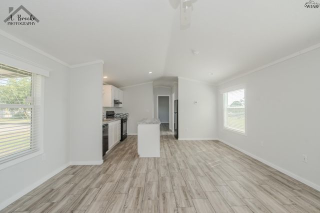 106 S PACIFIC AVENUE, Iowa Park, TX 76367