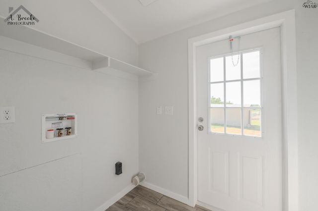 106 S PACIFIC AVENUE, Iowa Park, TX 76367