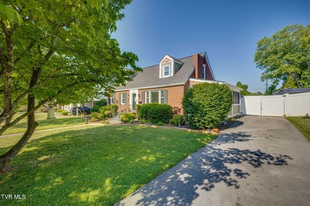 824 Fairmont Avenue, Kingsport, TN 37660