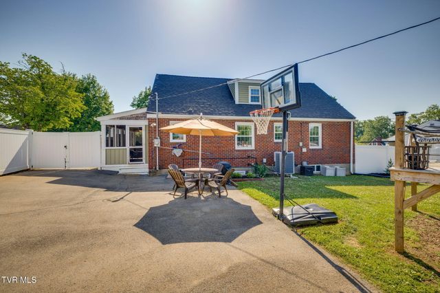 824 Fairmont Avenue, Kingsport, TN 37660