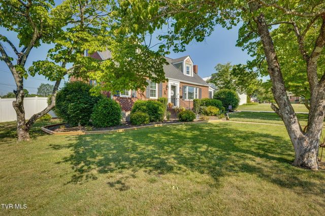 824 Fairmont Avenue, Kingsport, TN 37660