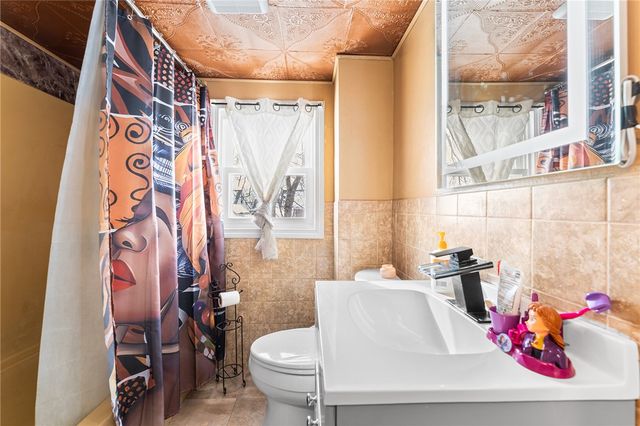 3 Hutchinson Avenue, Pawtucket, RI 02861