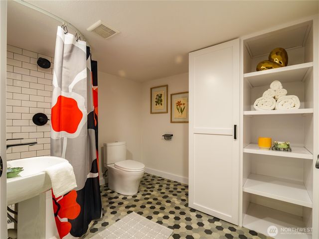 3617 Soundview Drive W, University Place, WA 98466