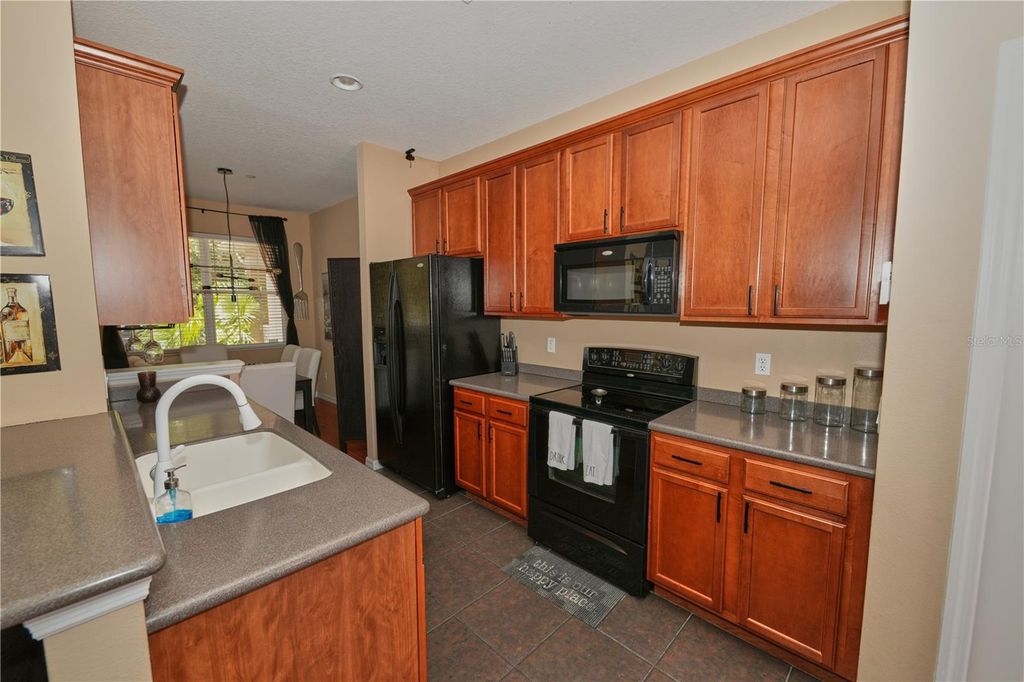 Image 6 of property listing at 9135 CARDINAL MEADOW TRAIL, Orlando, FL 32827