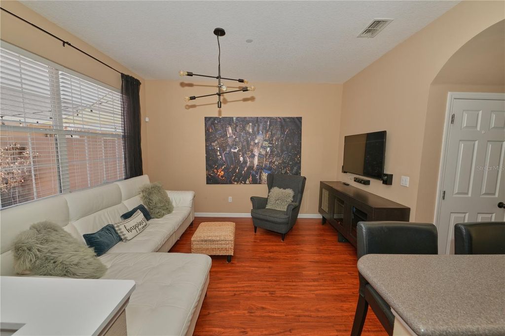 Image 10 of property listing at 9135 CARDINAL MEADOW TRAIL, Orlando, FL 32827